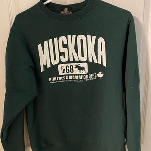 Dark Green Muskoka Big Bear crew neck Sweatshirt Size M